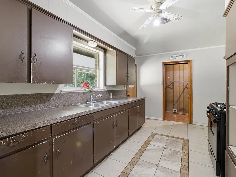 801 Stewart St — Photo 12
