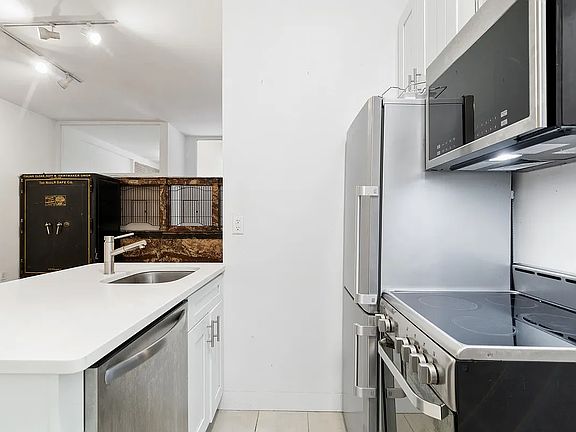 5th image of 231 E 14th St APT 2F