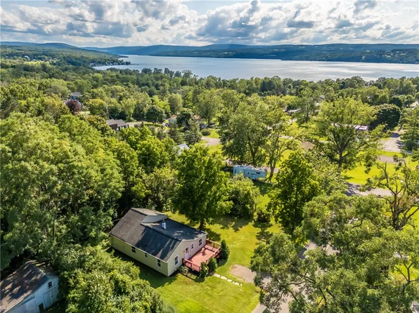 4541 Greenbriar Dr, Canandaigua, NY 14424