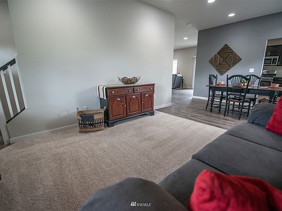 5th image of 8229 49th St NE