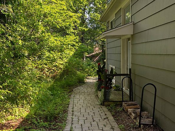 3rd image of 20 Kirk Rd