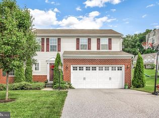 917 Cougar Pointe Cir, Seven Valleys, PA 17360