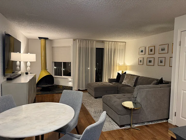 1850 Grant Ave S #E2 — Photo 2