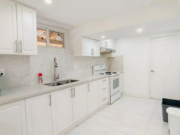 18 Rollingwood Dr #BASEMENT — Photo 5