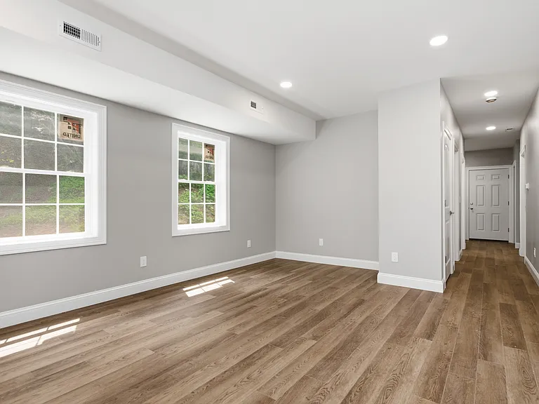 470 Oakville Ave — Photo 19