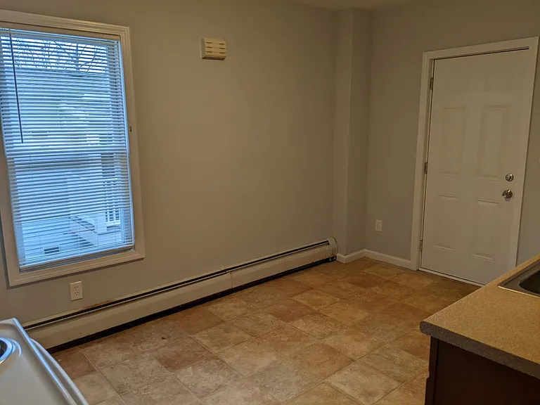 81-85 Minerva St — Photo 6