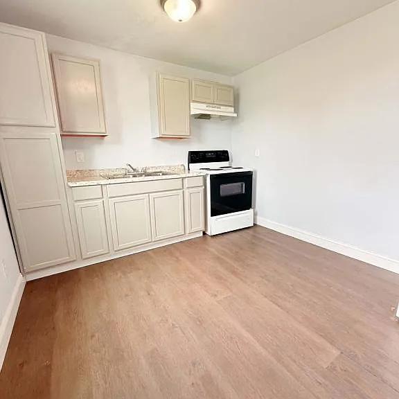 118 Salter Rd #4 — Photo 3