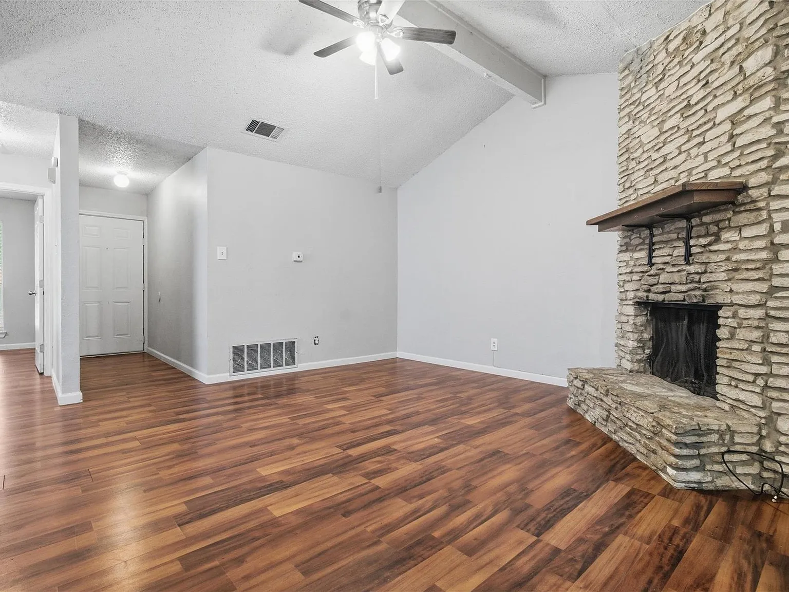 2 bed, 2.0 bath, 1742 sqft, $1,550 — Photo 4