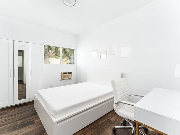2nd image of 2657 Magnolia Ave #2657