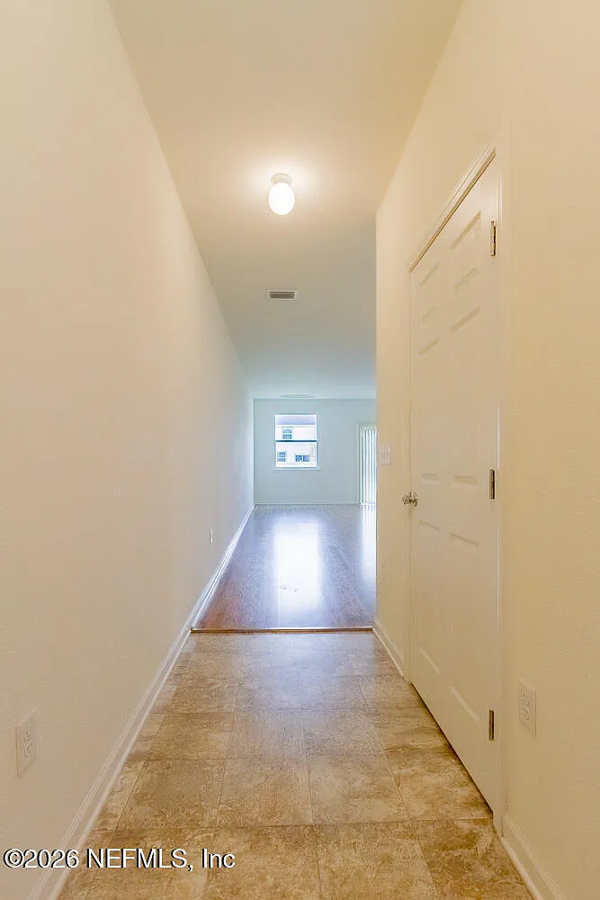 3 bed, 2.5 bath, 1449 sqft, $1,700 — Photo 3