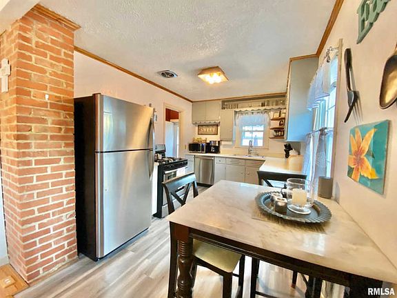5th image of 904 E Tripp Ave