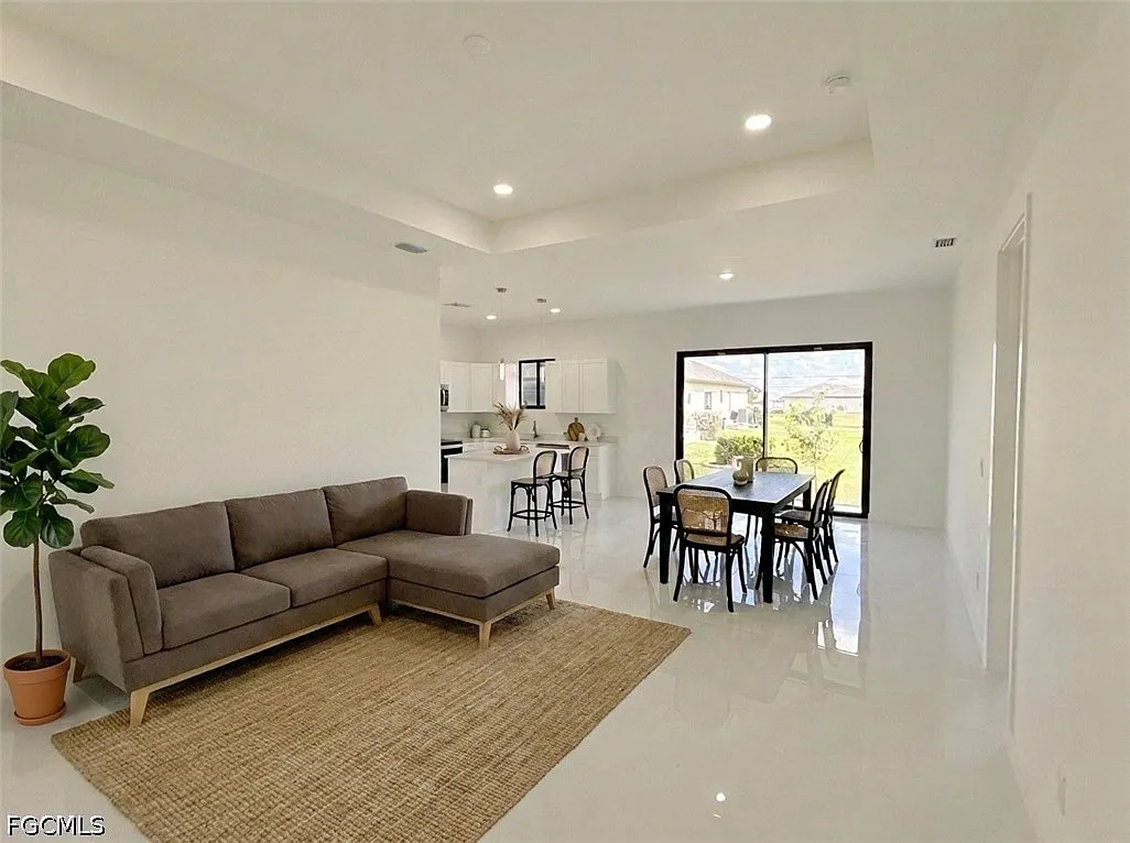 4 bed, 3.0 bath, 1905 sqft, $2,200 — Photo 1
