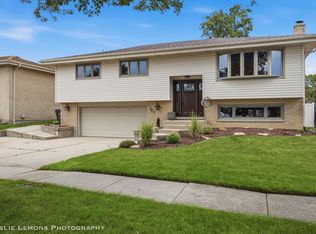 567 Irmen Dr, Wood Dale, IL 60191
