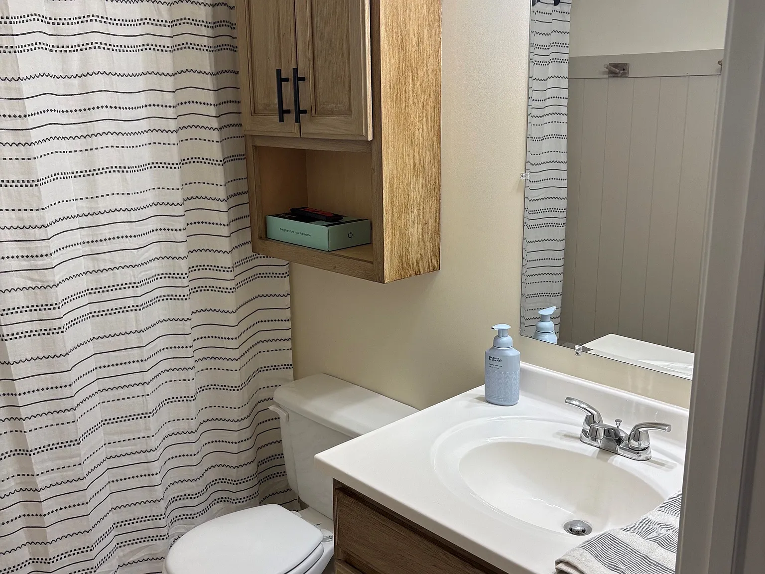4 bed, 2100 sqft, $2,600 — Photo 4