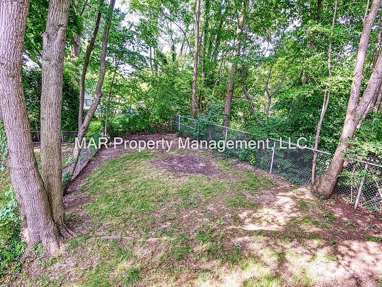 1035 Chester Ave #UP — Photo 16