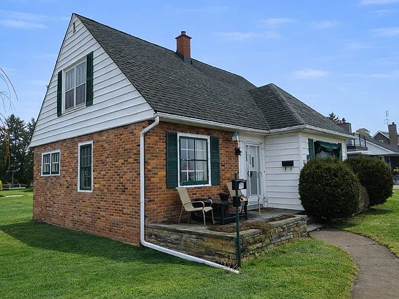 2nd image of 19 Lakeshore Rd W