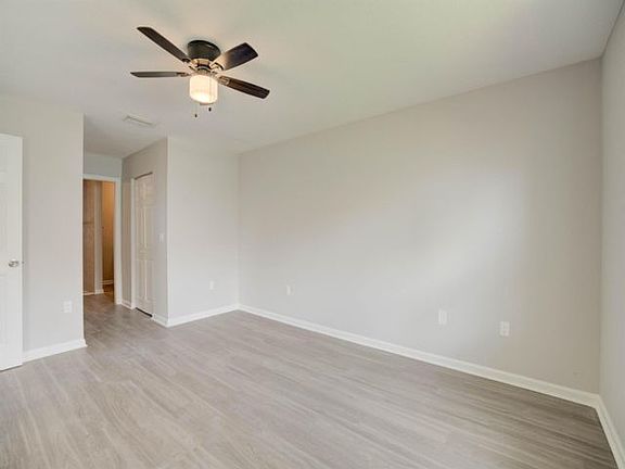 3rd image of 9244 Roan Ln APT B