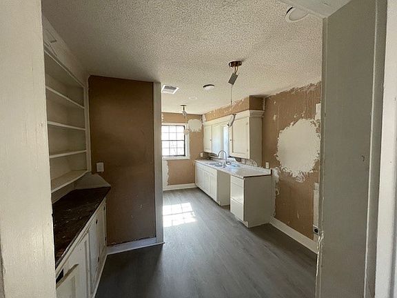 4th image of 2321 Coleman St