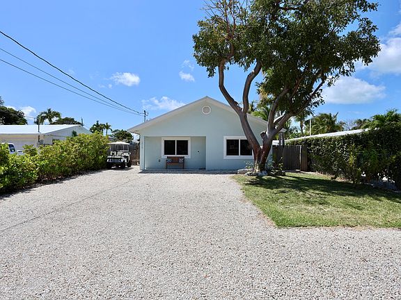 2nd image of 215 S Coconut Palm Blvd