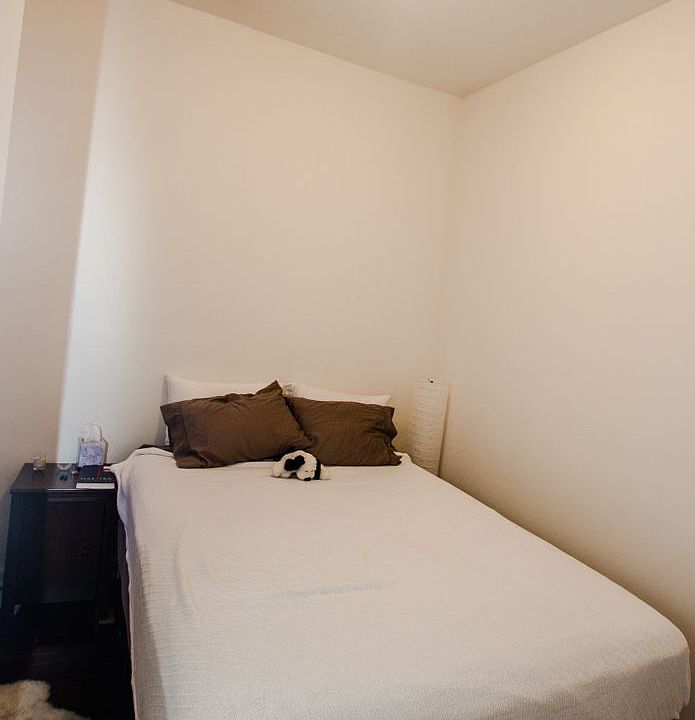 2nd image of 300 E 50th St APT 1C