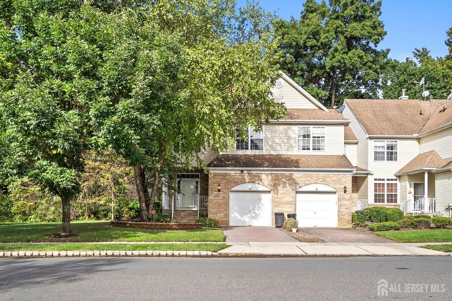 3 bed, 2.5 bath, 1831 sqft, $3,700 — Photo 2