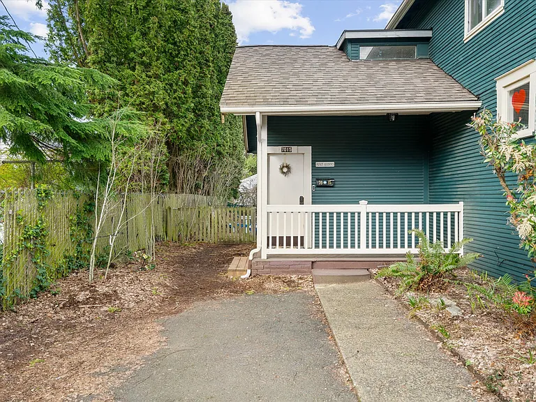 7015 N Greeley Ave #B — Photo 50