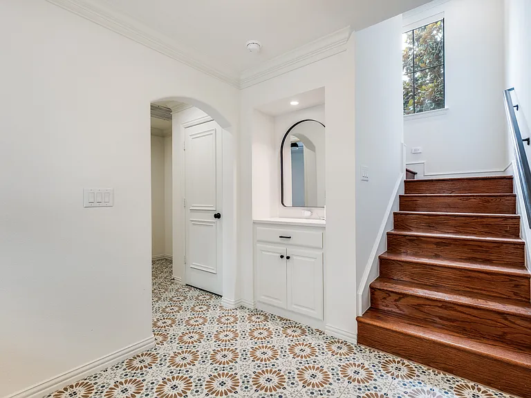 5804 Hudson St #B — Photo 1