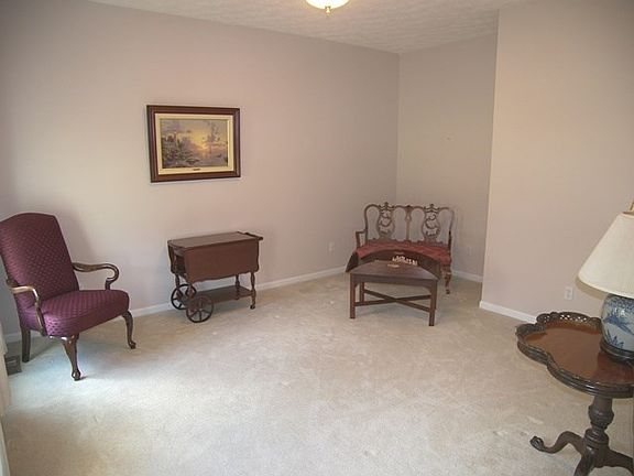 3rd image of 708 S Sussex Ct