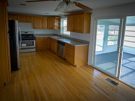 4th image of 343 Suzanne Dr