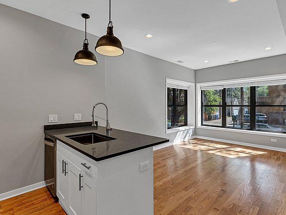 5th image of 1348 W Bryn Mawr Ave #1