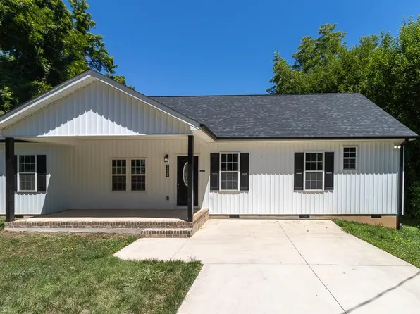 1329 Belleauwood St, Winston Salem, NC 27107