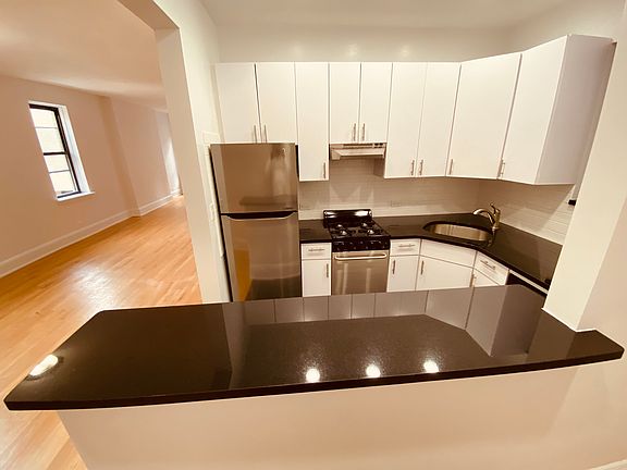 4th image of 330 8th Ave #5Z