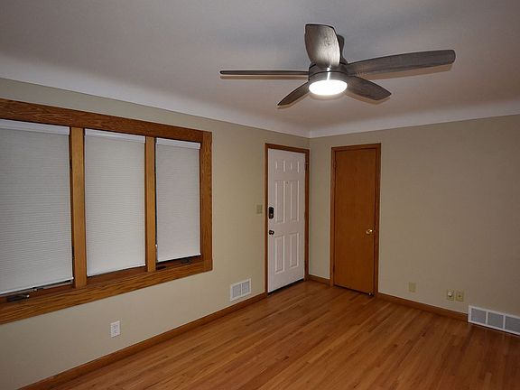 5th image of 118 14th Ave N