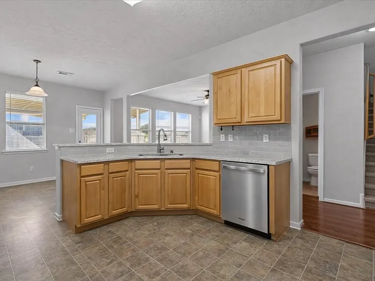 7535 Park Bend Ln — Photo 11