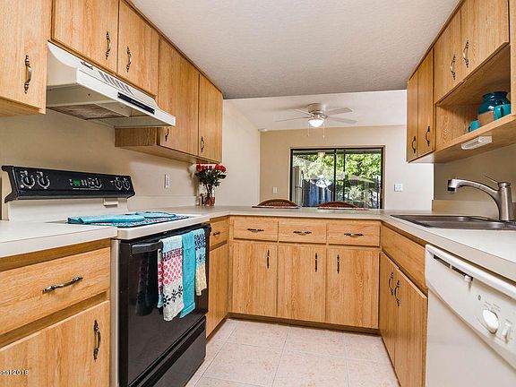 5th image of 8762 Cocoa Ct