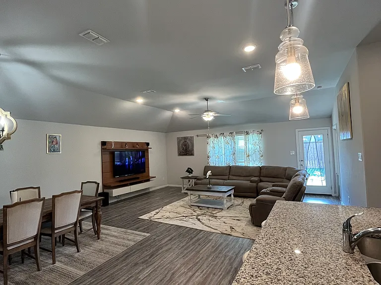 8709 Heliotrope Ln — Photo 6