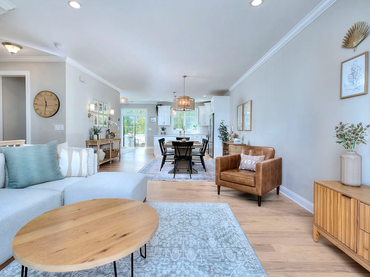 3 bed, 2.5 bath, 2103 sqft, $5,000 — Photo 2