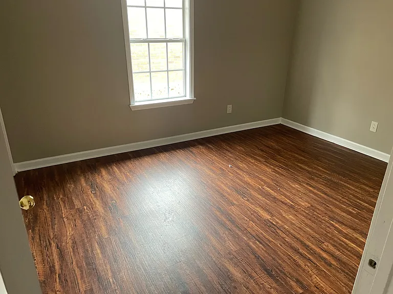 100 Cypress Cir #100 — Photo 6