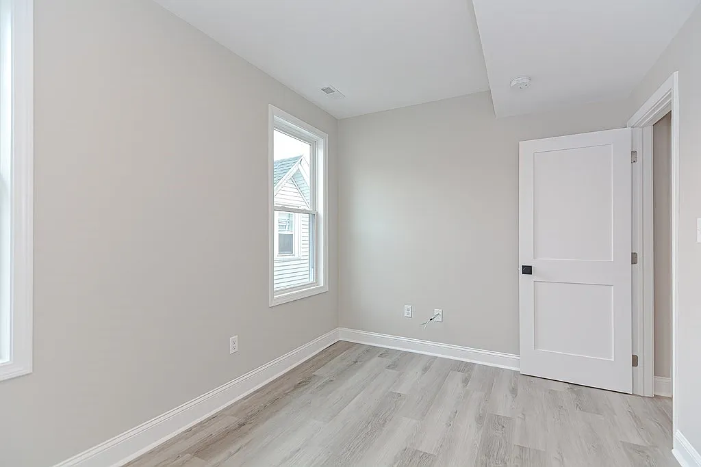 3 bed, 1100 sqft, $3,000 — Photo 3