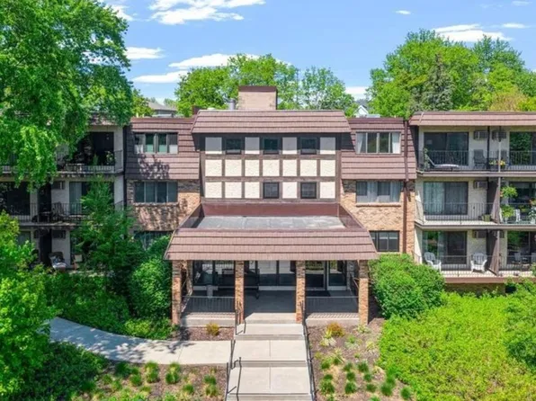 205 Barry Ave S APT 311, Wayzata, MN 55391