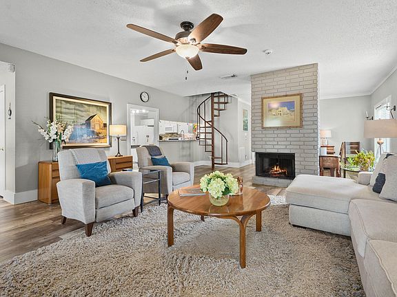 4th image of 2717 Hot Springs Dr
