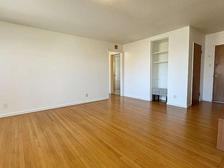 1821 Ogden Dr #12 — Photo 3