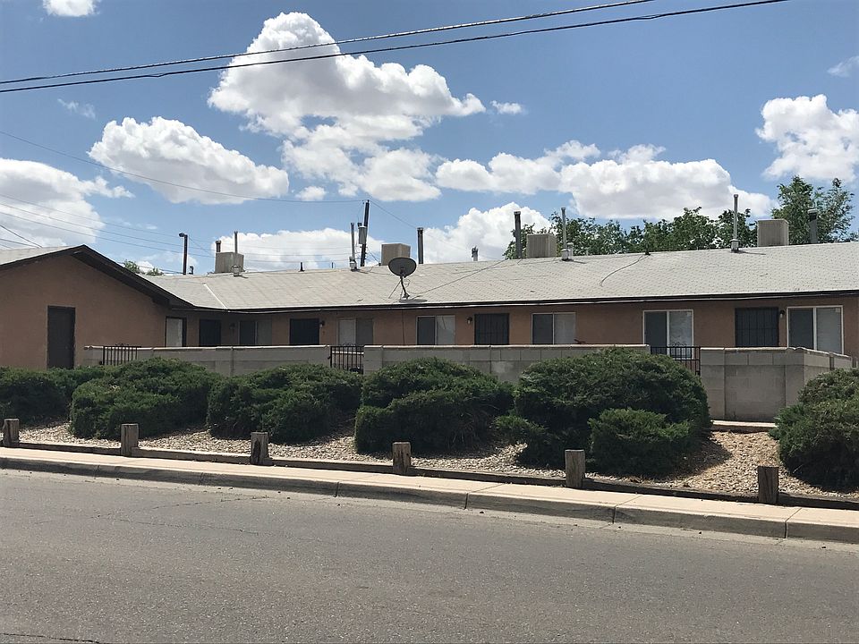 1st image of 3312 Wellesley Ct NE APT 1