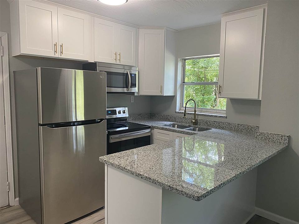 1st image of 3008 Fairview Dr