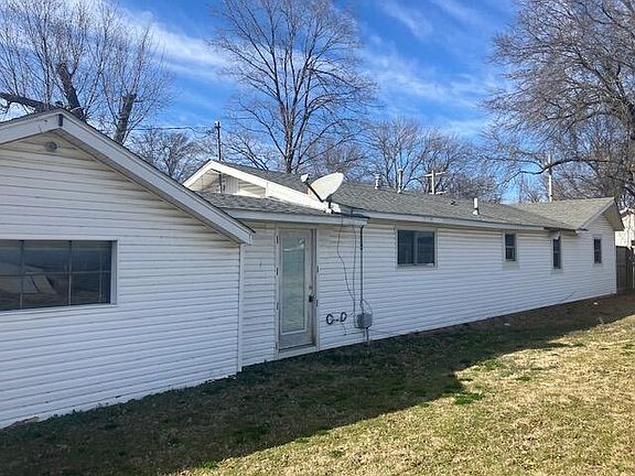 4th image of 904 Wyandotte Avenue