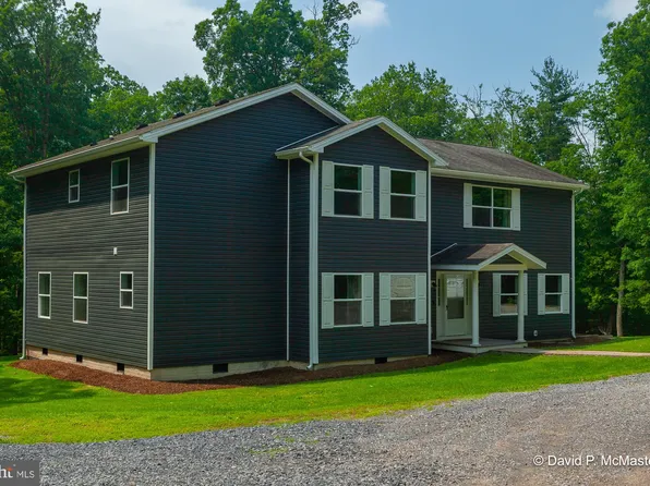 850 Northwoods Dr, Hedgesville, WV 25427