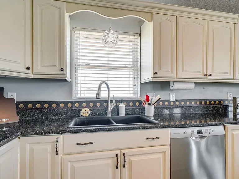 4908 E Beach Dr — Photo 11