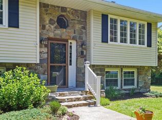 2 Gunsch Estate Dr, Newburgh, NY 12550