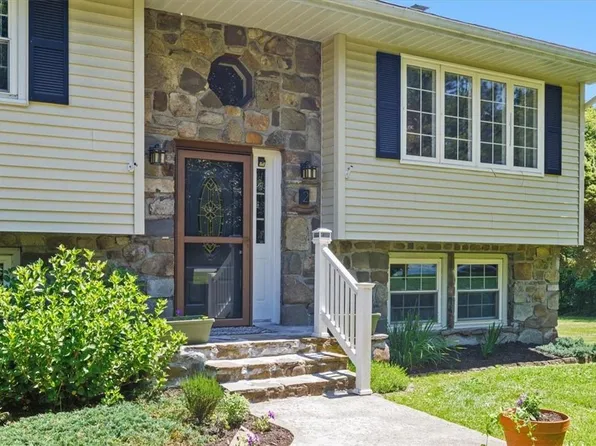 2 Gunsch Estate Drive, Newburgh, NY 12550