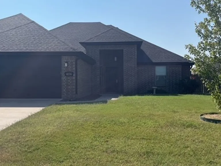 4338 Leafield St — Photo 1